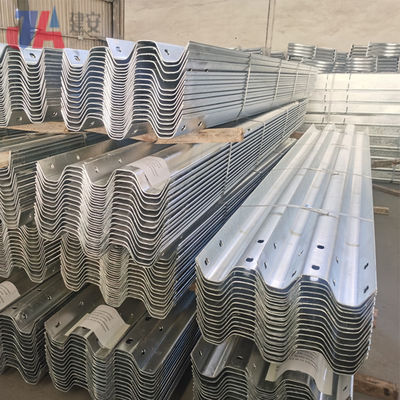 Parement de protection en tôle d'acier à poutre W galvanisé à chaud pour la sécurité routière certifié ISO14001