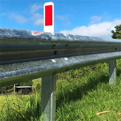Parement de protection en tôle d'acier à poutre W galvanisé à chaud pour la sécurité routière certifié ISO14001